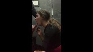 video дал на клык в туалете клуба молодая шкура глотает сперму слив бывшей жесткий секс уломал на камеру домашнее порно sex