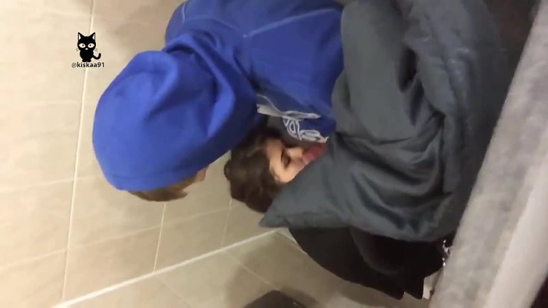 video спалил кореша как он дал на клык шлюшке в туалете домашнее русское порно sex