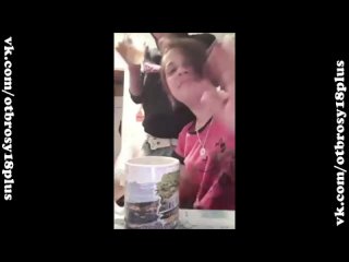 video две пьяные русские подружки разделись в перископе periscope засветы sex