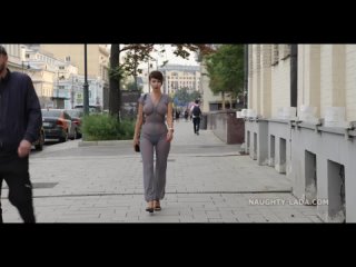 video naughty lada гуляет по вечернему городу в прозрачном платье без нижнего белья засветила грудь 1080p sex