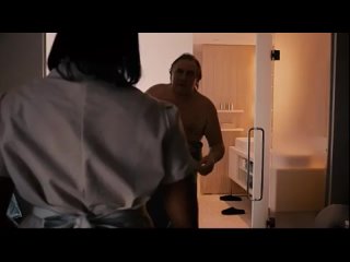 video мужчина настойчиво потребовал орального секса от горничной sex