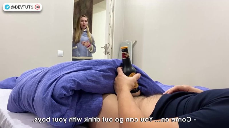video мачеха милфа застукала пасынка за мастурбацией и трахнула его порно секс трахает русское инцест сестра домашнее sex