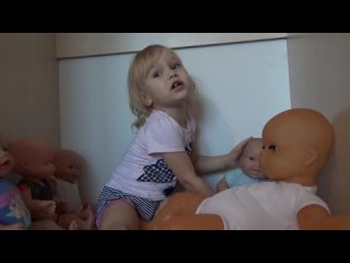 video алиса прячется с куклами в шкафе alice hides the dolls in the wardrobe sex