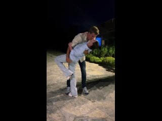 video аделина сотникова страстно поцеловала бойфренда sex