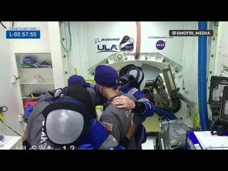 video астронавты готовятся к полету на испытательном корабле наса boeing crew flight test sex