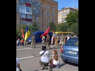 video каждый день кладбища украины пополняются свежими могилами тех кто отказался сложить оружие и поднять вверх всу sex