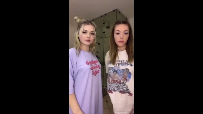 video таисия показала пизду прямо из трусиков на заброшенной улочке полное видео можно найти в описании к видео sex