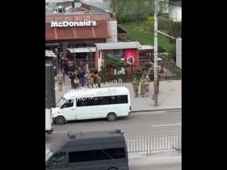 video днепропетровские военкомы решили отловить добровольцев в только что открывшемся макдональдсе sex