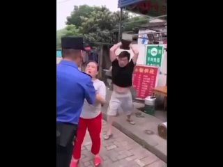 video китайского полицейского повысили на месте sex