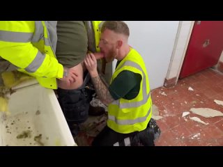 video дорожные рабочие расслабляются во время обеденного перерыва sex