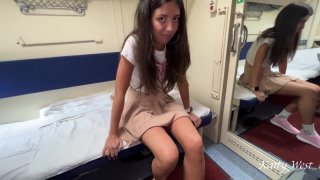 video подцепил красотку на вокзале и выебал ее в поезде sex