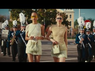 video селена форрест и ида хейне на видео джейми хоуксворта для кампании tory burch spring 2024 sex