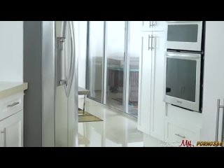 video муж спалил измену и решил дать закончить sex