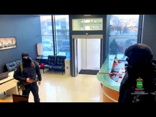 video при поддержке спецназа пресечена деятельность мошенников sex