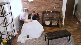 video куколд смотрит как ебут его жену прямо в день свадьбы порно куколд милф бдсм куни ебля инцест минет трах секс sex