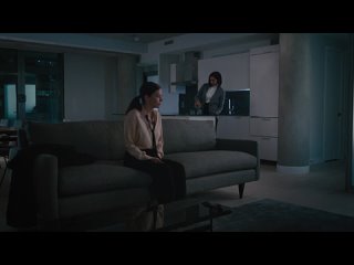 video лесбиянка заставила подругу лизать ей между ног sex