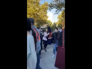 video в махачкале протестующие обратили в бегство полицейского 1 sex