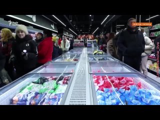 video херсонцы впервые после оккупации делают запасы в украинском супермаркете sex