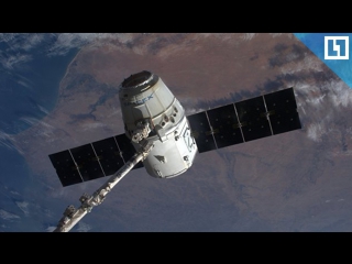 video космический корабль space x возвращается на землю sex