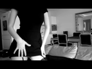 video fuck me 21 эротика erotica romance чулки шпильки платье холодные белые стены кожаный диван милашка в свете софитов sex