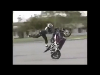 video красивые девушки исполняют трюки на мотоциклеbeautiful girls perform stunts on a motorcycle sex