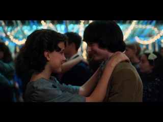 video stranger things майк и одиннадцать танцуют и поцелуй очень странные дела sex