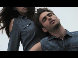 video адриана лима adriana lima и джон кортаярена jon kortajarena для mavi sex