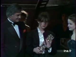 video charlotte gainsbourg на церемонии cesar 1986 получает приз подающая надежды актриса sex