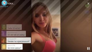 video молодые школьница в нижнем белье трусиках разделась и показывает свое тело в зеркале в перископе sex