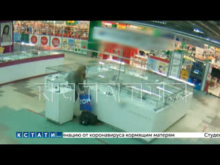 video девушка устроилась в ювелирный магазин чтобы его ограбить под камерами видеонаблюдения похищены абсолютно все sex