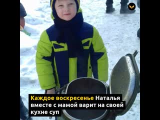 video омская медсестра организовала кормление бездомных прямо у себя во дворе sex