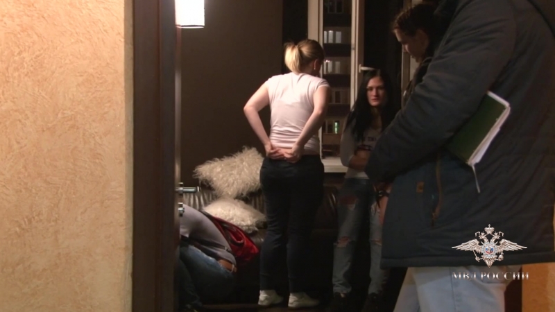 video сеть салонов с 44 проститутками и 17 сутенерами накрыли в центре и советском районе sex
