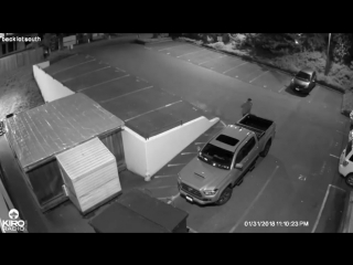 video парень пытается выбить стекло у машины на паркое радиостанции vhs video sex