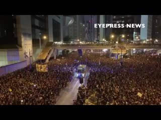 video протестующие в гонконге уступают дорогу скорой помощи vhs video sex