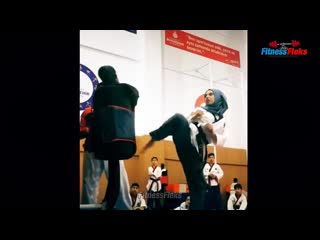 video sls боевая красотка в хиджабе kübra dağli чемпионка мира по тхэквондо sex