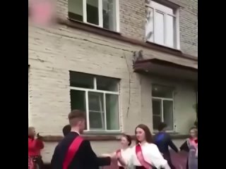 video ученики пришли поздравить учительницу прям в роддом sex