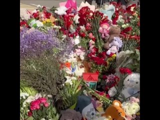 video мужчина родившийся в таджикистане привёз целых две машины цветов к крокусу от имени своего народа sex