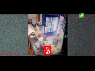 video подошел сзади развернул и ударил по лицу странный поступок мужчины зафиксировала камера видеонаблюдения в магазине sex