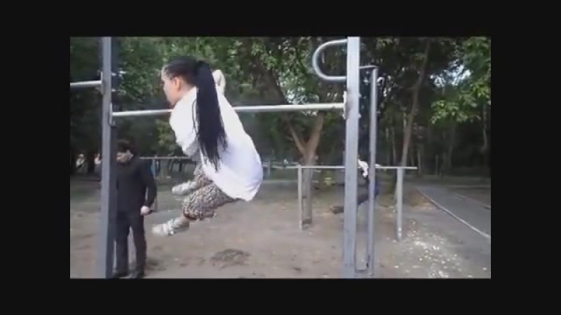 video девушки на турнике творят чудеса супер трансформация тела мотивация трени видео жесть юмор игры прикол голые sex