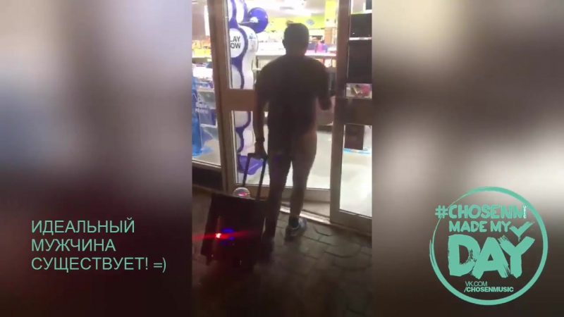 video мужик в красных трусах манкини танцует как борат в магазине супермаркете под psy gangnam style man in red mankini sex