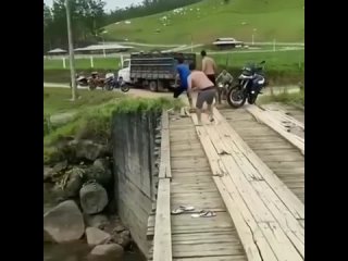 video прыгнул в речку на мотоцикле sex
