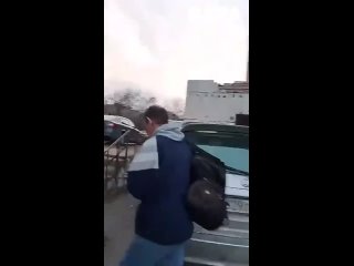 video в уфе школьная учительница спасла девочку от мужчины напавшего на неё в подъезде вскоре преступник напал на ещё sex