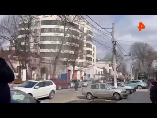 video провокация произошла у здания посольства рф в кишиневе где сегодня работает избирательный участок неизвестный sex