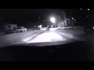 video в челябинской области в новогоднюю ночь нетрезвый водитель автомобиля ваз 2106 более километра провез на капоте sex