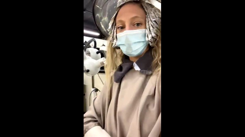 video показала грудь в парикмахерской sex