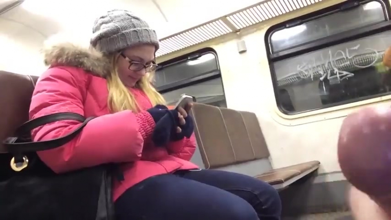 video дагестанец дрочит хуй на русскую в электричке sex