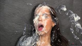 video glory hole 9 отсосы через дырку в стене sex