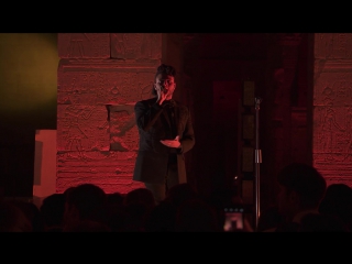 video the weeknd и nas исполняются ремикс на tell your friends на вечере met gala 2 sex