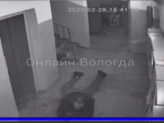 video пьяный мужик шел домой и подцепил банду молодые sex