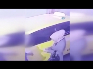 video появилось видео на котором смертница садится в такси чтобы доехать до центра бурсы где вчера был совершён теракт sex